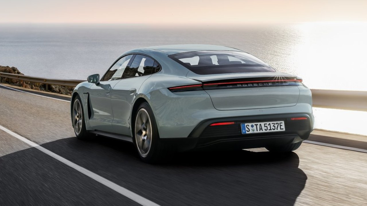 Viaje por carretera en condiciones reales: estos 10 coches eléctricos recorren más de 800 km con una parada rápida a recargar