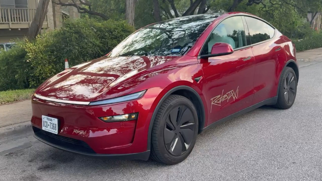 Los datos de accidentes de los robotaxis de Tesla empeoran y la marca sigue censurando (y manipulando) los detalles