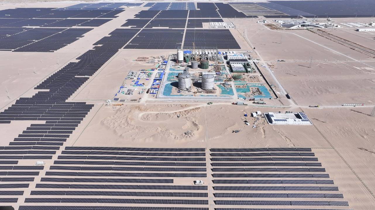 China activa la "batería de aire" más grande del planeta: ocupa como 40 campos de fútbol y es clave para su transición energética