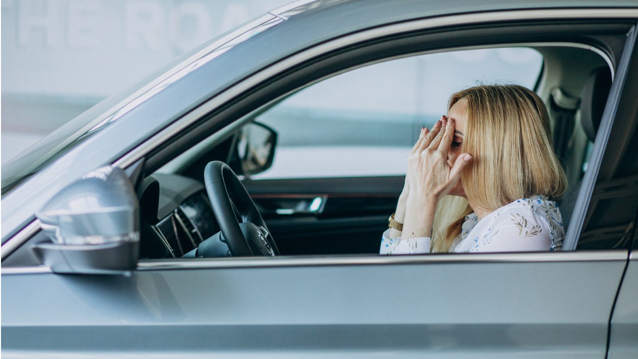 ¿Por qué te mareas más cuando viajas en un coche eléctrico?