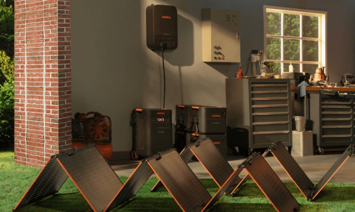 Esta batería portátil llega a los 5 kWh y con dos paneles solares de 500W