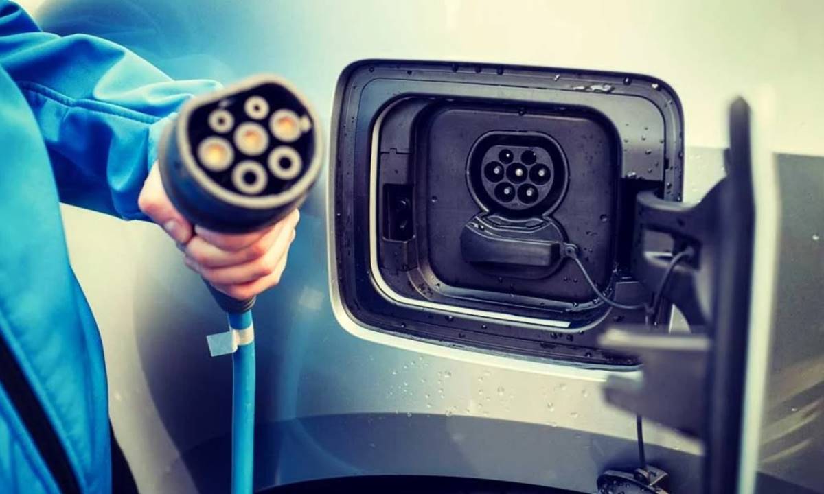 Los políticos europeos ya dudan del fin del motor de combustión en 2035: “Tenemos que ser menos ingenuos”