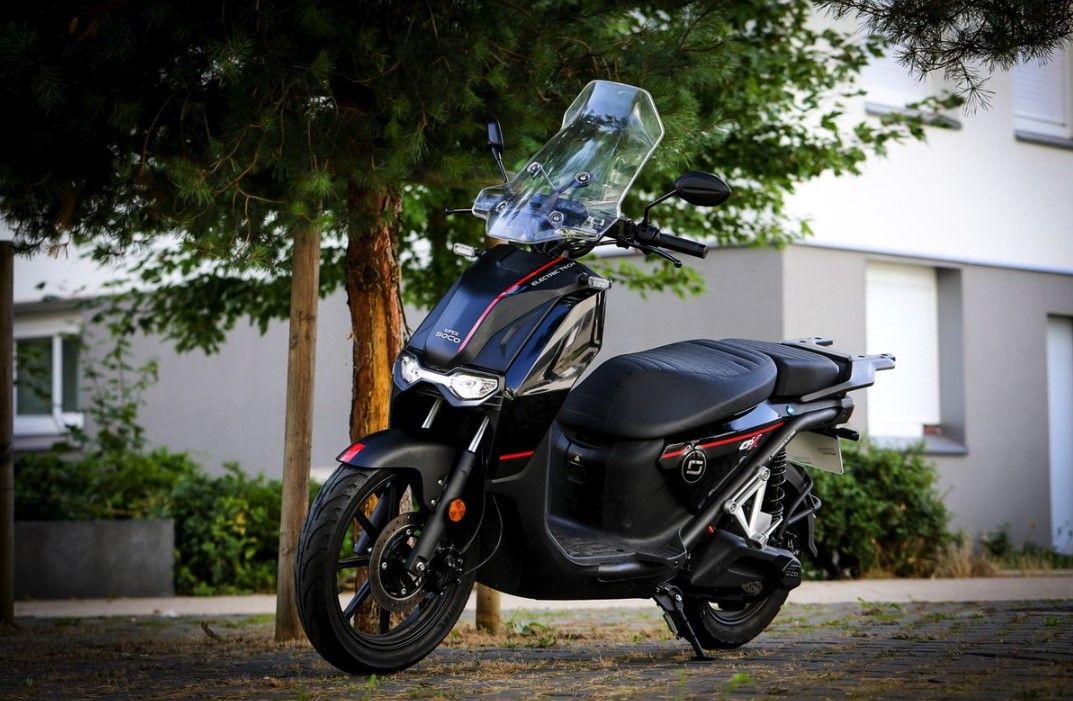 Scooters eléctricos por menos de 5.000 euros: estos son los más interesantes