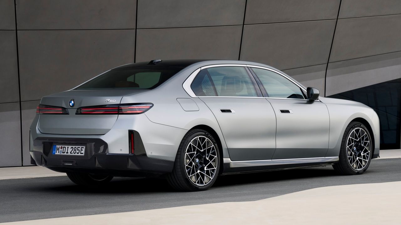 BMW i7