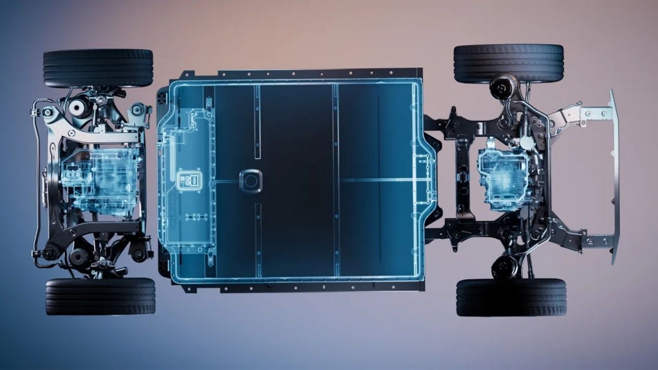 Renault anuncia que los nuevos Scenic y Rafale eléctricos tendrán 750 km de autonomía y carga en 10 minutos