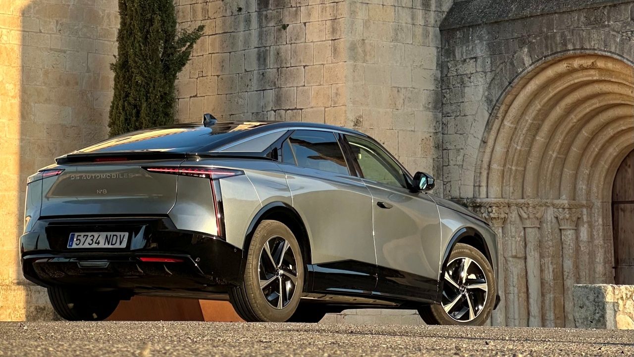 Prueba DS Nº8: nos vamos de Madrid a Barcelona con el eléctrico para los que no se deciden entre SUV o berlina