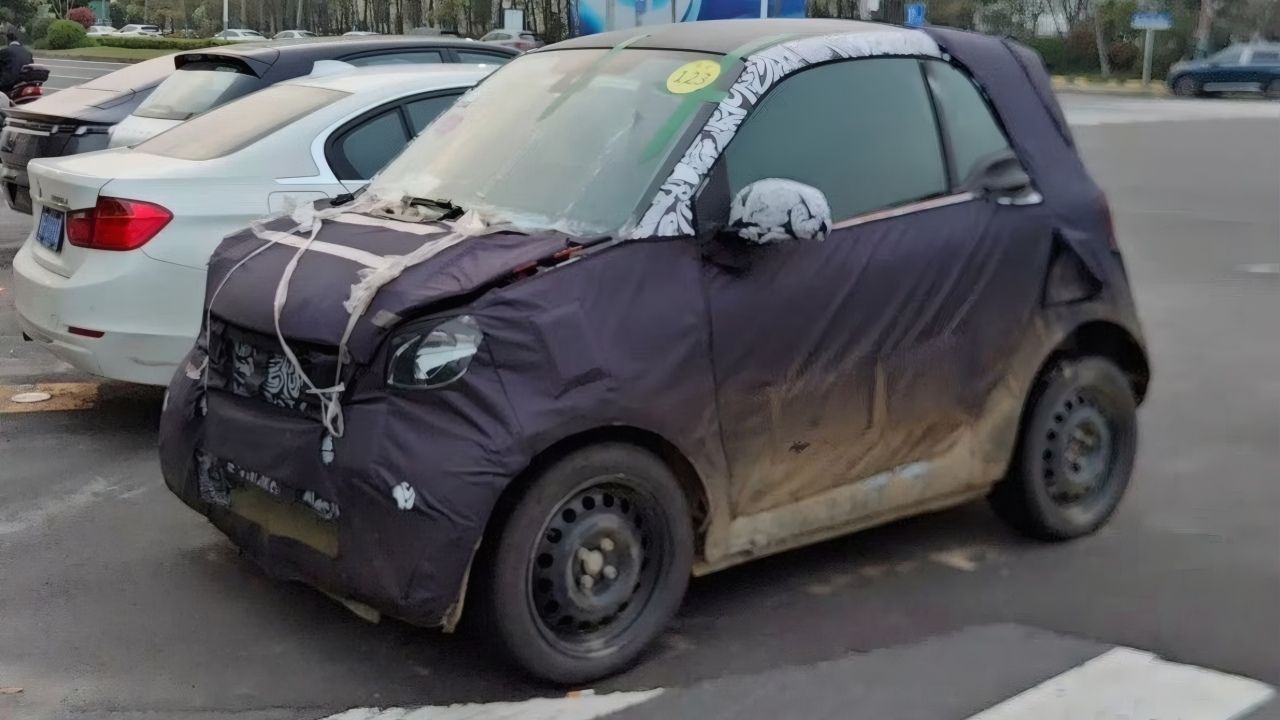 El Smart #2 aparece camuflado en China y ya se adivinan detalles del futuro sucesor del Fortwo, previsto para finales de 2026