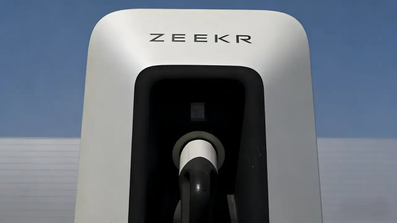 Geely responde a BYD con sus propias estaciones de 1.500 kW, que cargan un coche eléctrico en 7 minutos