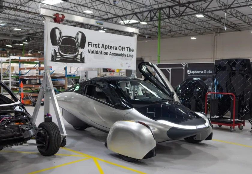 El sueño del coche solar más cerca: Aptera produce su primer coche de su línea de validación