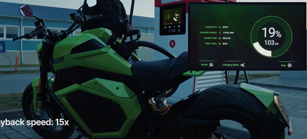 Donut Lab cargar una moto eléctrica del 10% al 70% en solo 9 minutos