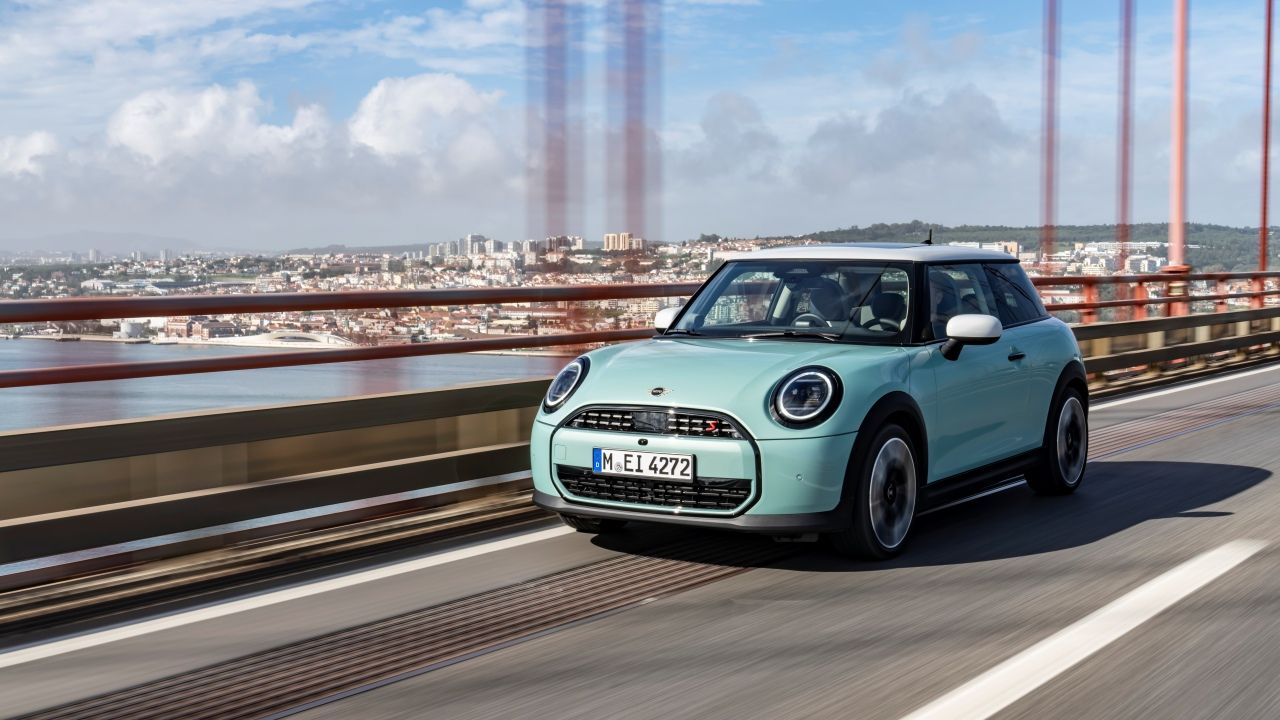 BMW sigue el ejemplo del CUPRA Tavascan y busca evitar aranceles para los MINI eléctricos