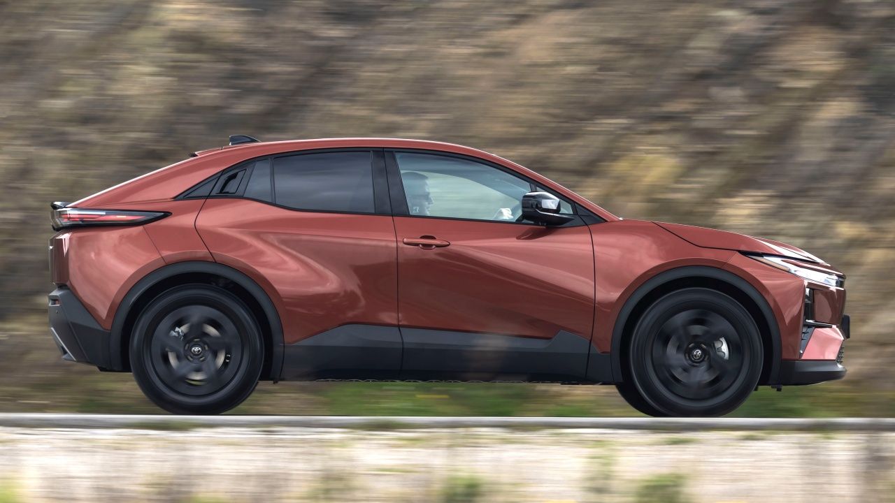 El Toyota C-HR+ arrasa en España: se convierte en el coche eléctrico más vendido en abril