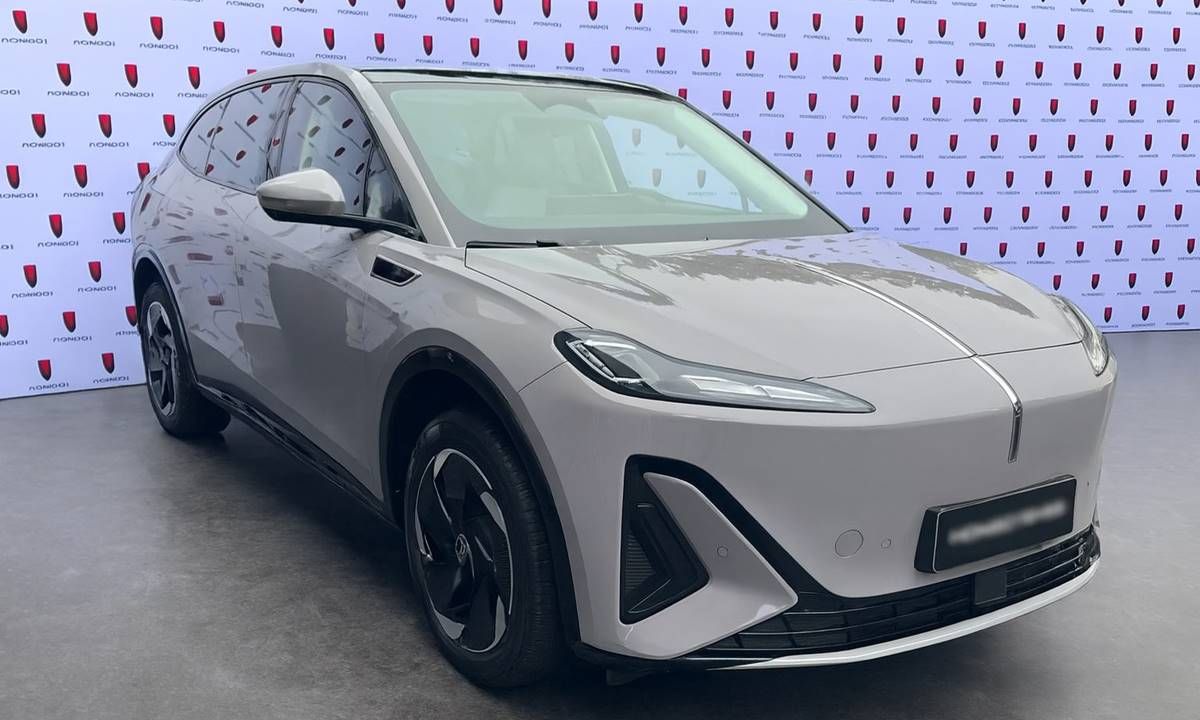 El Hongqi EHS5 eléctrico llega a Europa con hasta 700 km de autonomía y amplio equipamiento