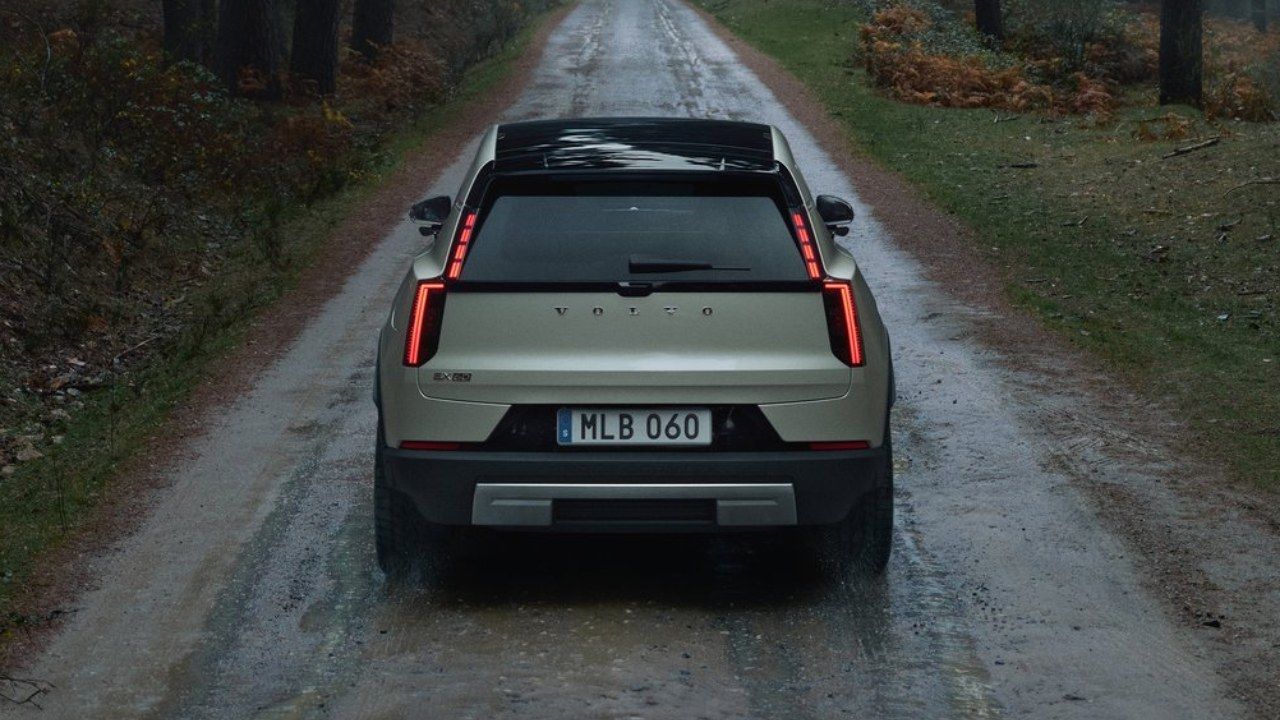 El Volvo EX60 sorprende en las primeras pruebas en carretera: “El primer vehículo verdaderamente definido por software”