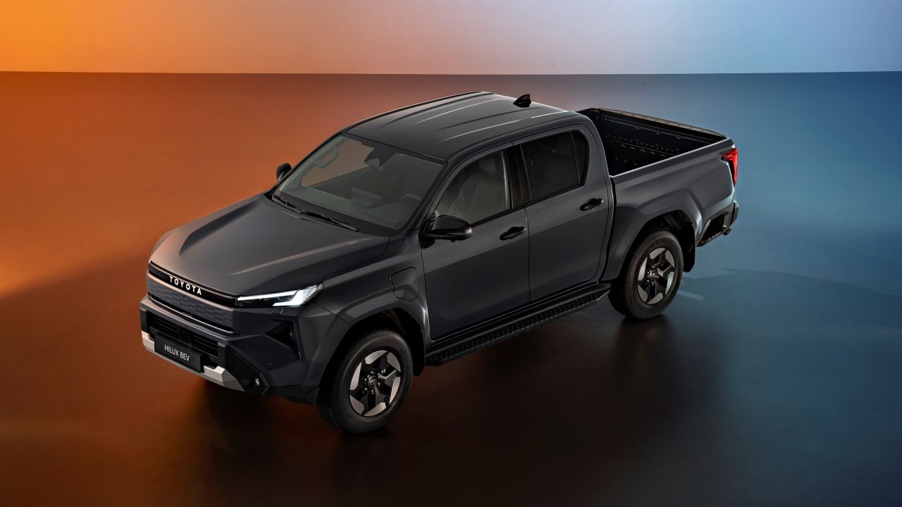 El Toyota Hilux BEV ya tiene precios en España: el icono indestructible eléctrico desde 41.588 €