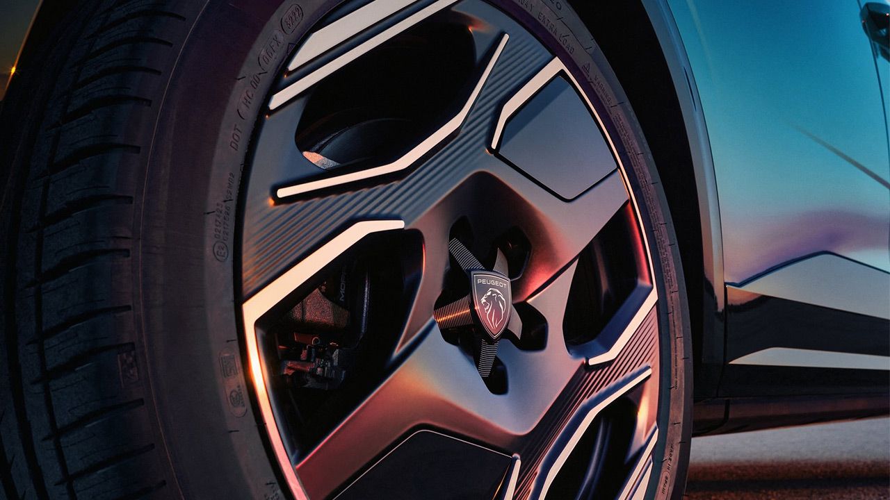 Guía de compra del Peugeot E-3008: qué versión, qué autonomía y qué packs comprar