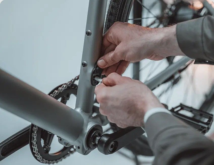 Horquilla de carbono, 14 kilos y carga con toma USB: así es la bici eléctrica que rompe el mercado en 2026