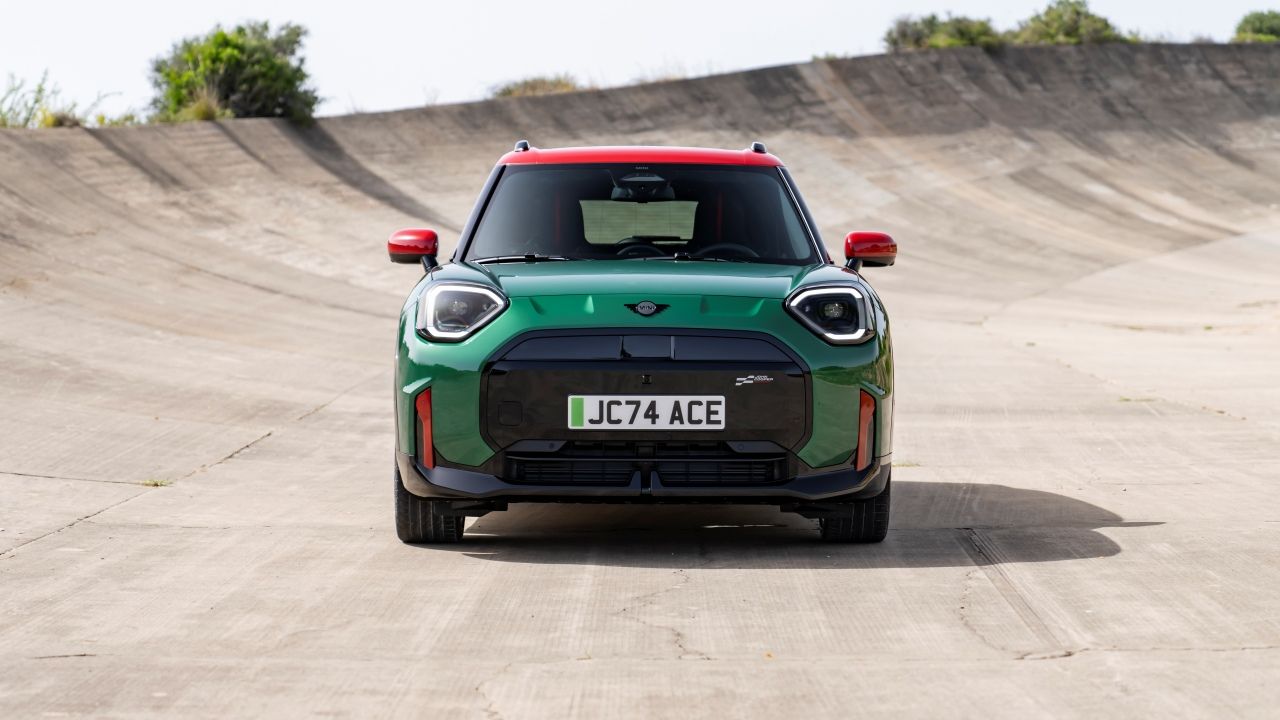 BMW sigue el ejemplo del CUPRA Tavascan y busca evitar aranceles para los MINI eléctricos