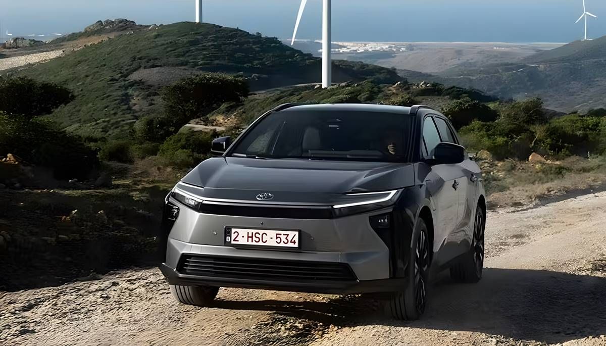 El Toyota bZ4X se refuerza: hasta 569 km de autonomía, mejor carga rápida y hasta 1.500 kg de remolque