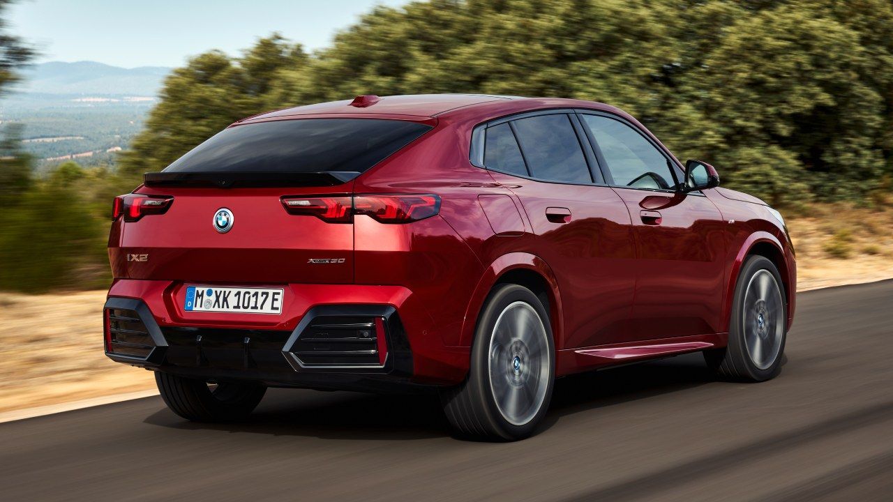 BMW iX1 e iX2 superan ahora los 500 kilómetros de autonomía eléctrica gracias a la tecnología de carburo de silicio