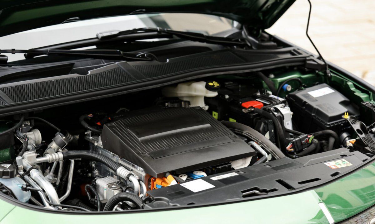Coches eléctricos: la batería de 12 voltios podría tener los días contados
