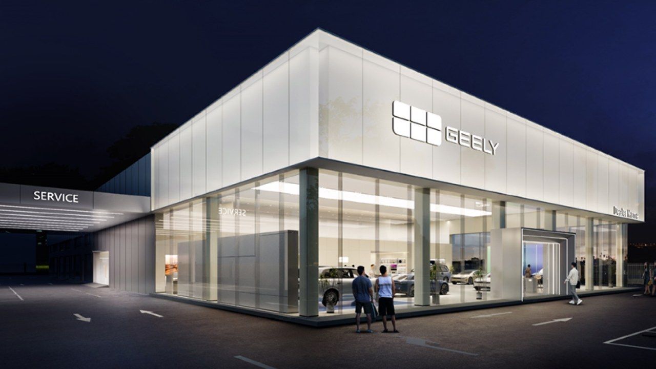 Geely empieza a asomar con sus coches eléctricos e híbridos enchufables: abren sus primeros concesionarios en España