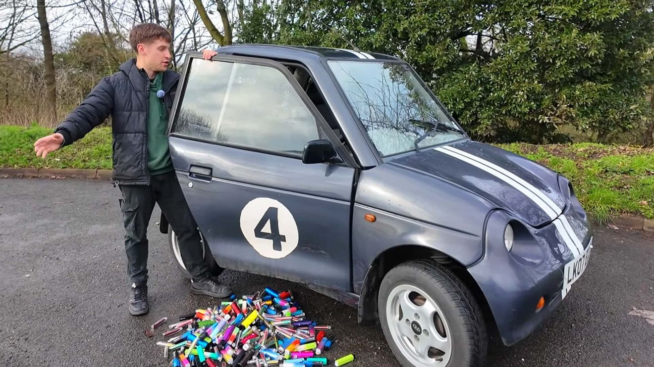 Construye un coche eléctrico con 500 baterías de vapeadores usados