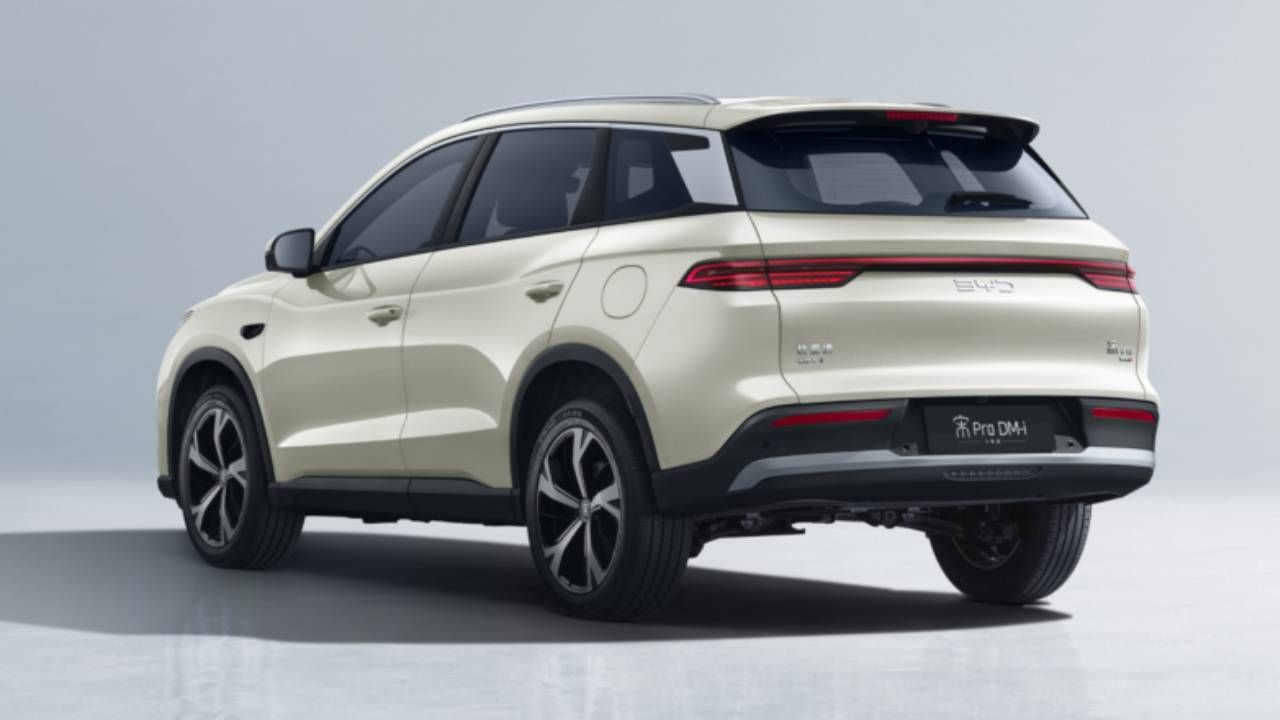 El BYD Song Pro marca el camino de los próximos PHEV de la marca: 310 km de autonomía eléctrica y 13.000 euros