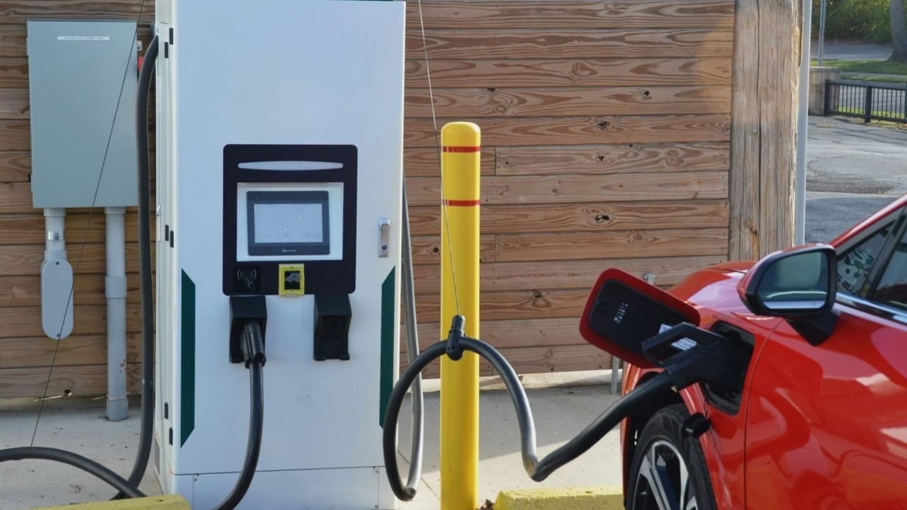 Ya existen casi 53.500 puestos de recarga operativos en España, eliminando barreras para los coches eléctricos