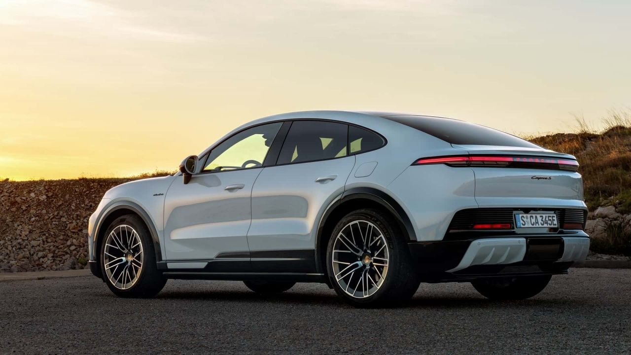 Porsche presenta el Cayenne Coupé eléctrico con más de 1.000 CV, un extra de autonomía y carga en 15 minutos