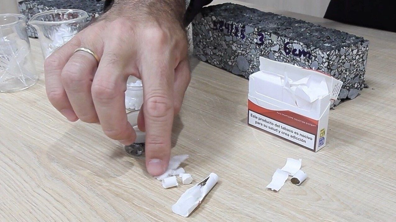 Colillas de cigarrillo: un desarrollo hispano-francés puede hacer el asfalto más duradero