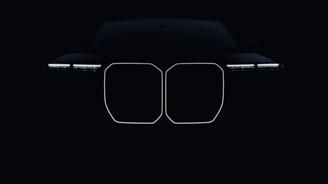 El nuevo BMW i7 muestra su parrilla absurdamente grande... que además no necesita