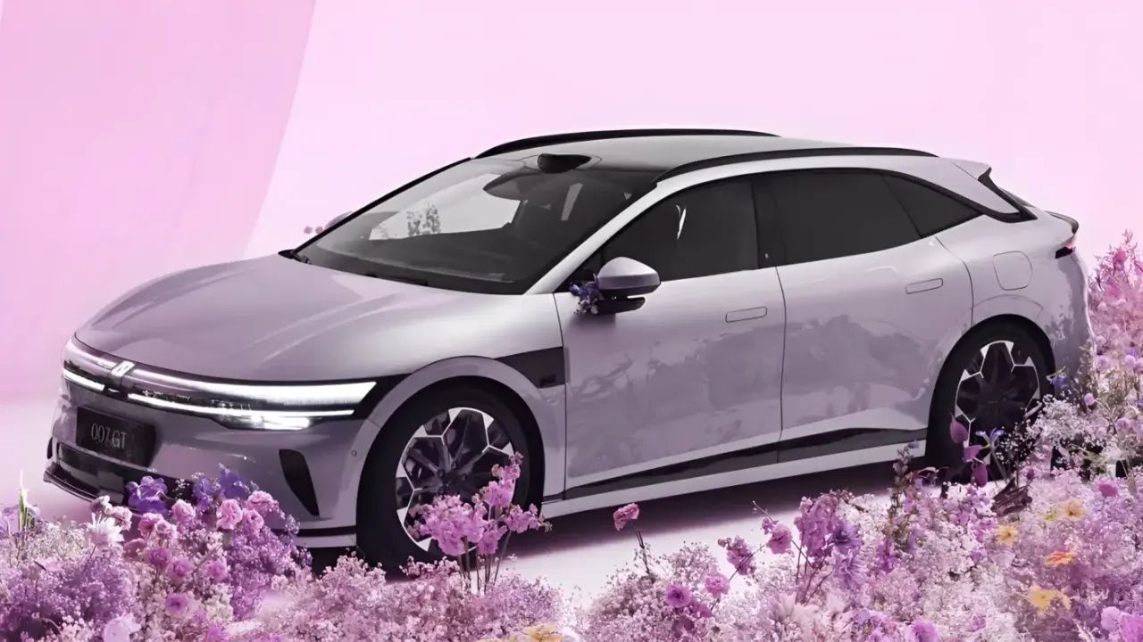 El Zeekr 7GT acaba de llegar a España, pero ya se ha actualizado en China para cargarse en 7 minutos