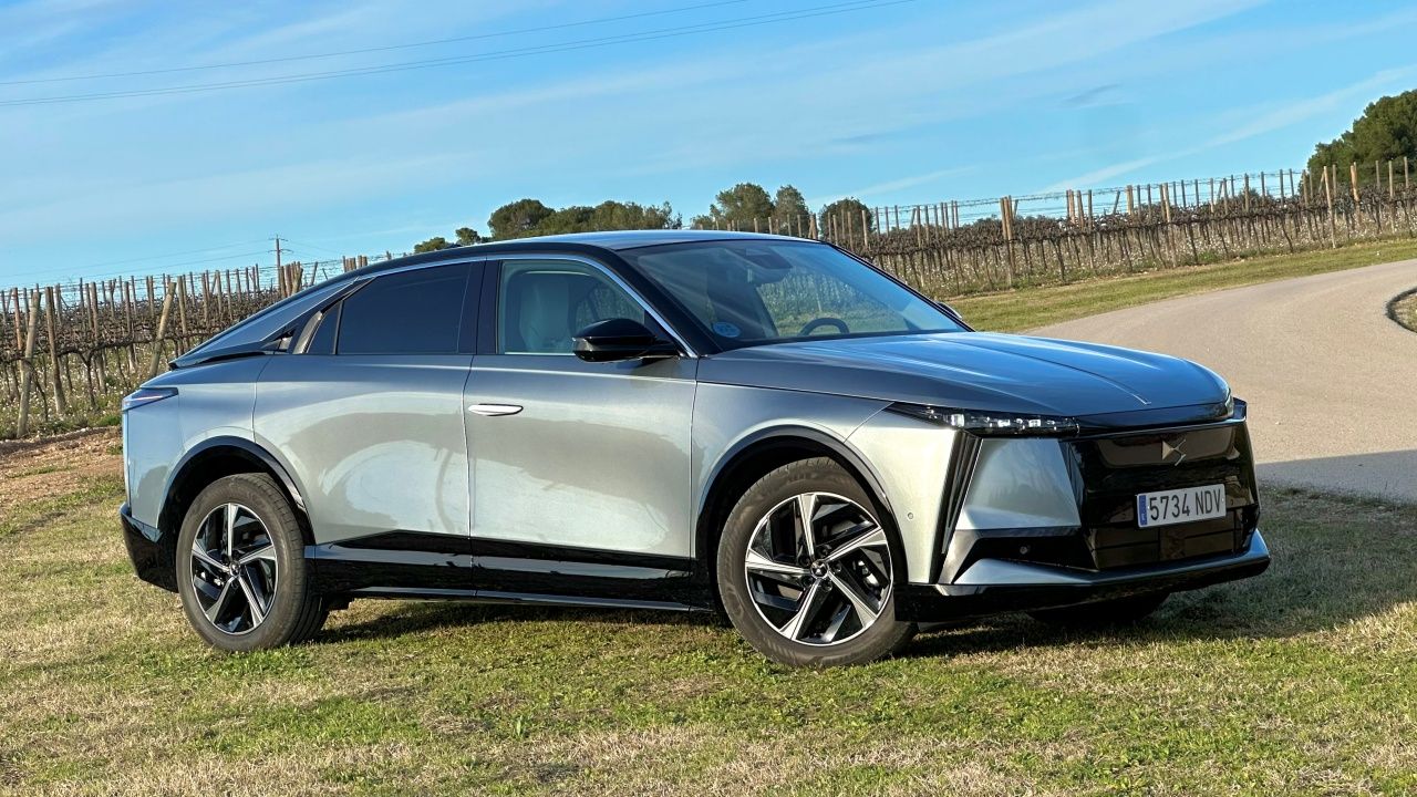 Prueba DS Nº8: nos vamos de Madrid a Barcelona con el eléctrico para los que no se deciden entre SUV o berlina