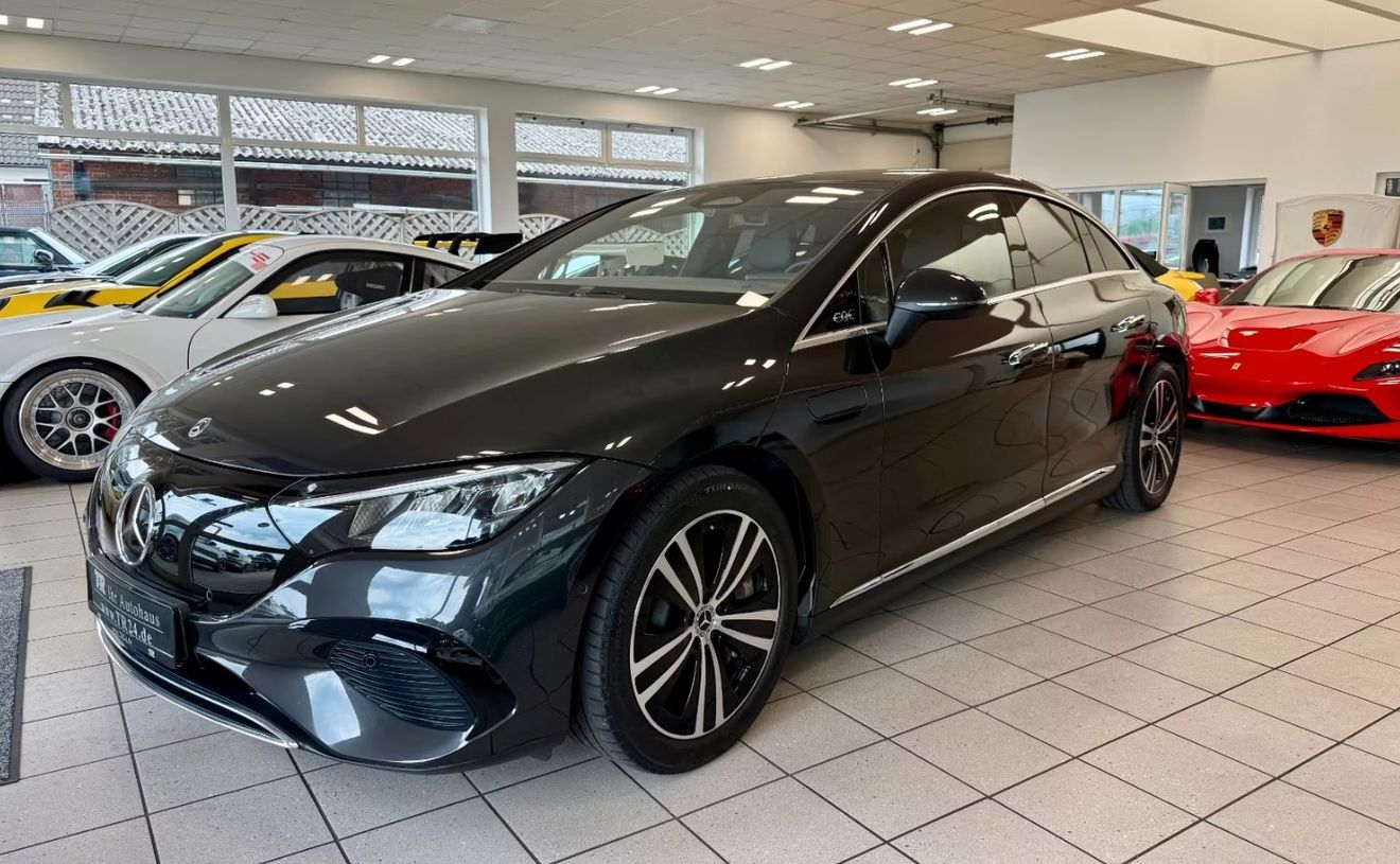 El Mercedes EQE es uno de los mayores chollos del mercado si buscas lujo y autonomía
