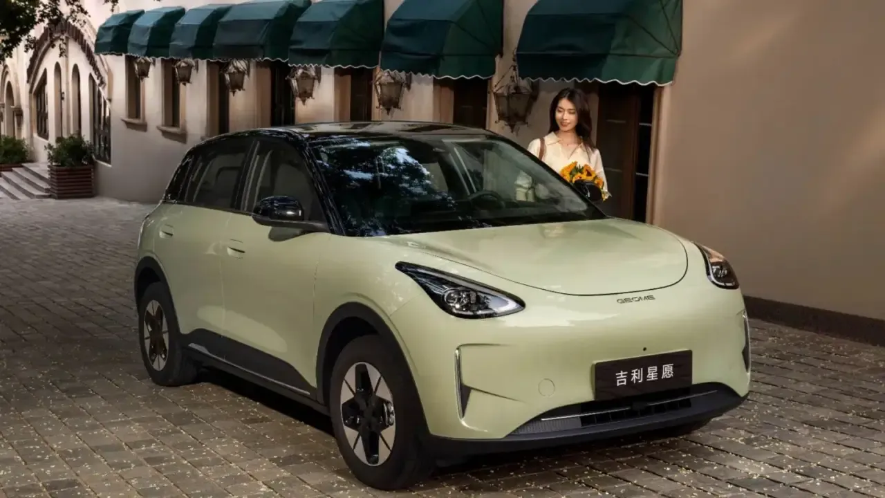 El Geely E2 se actualiza antes de empezar a fabricarse en España, así es el coche más vendido de China