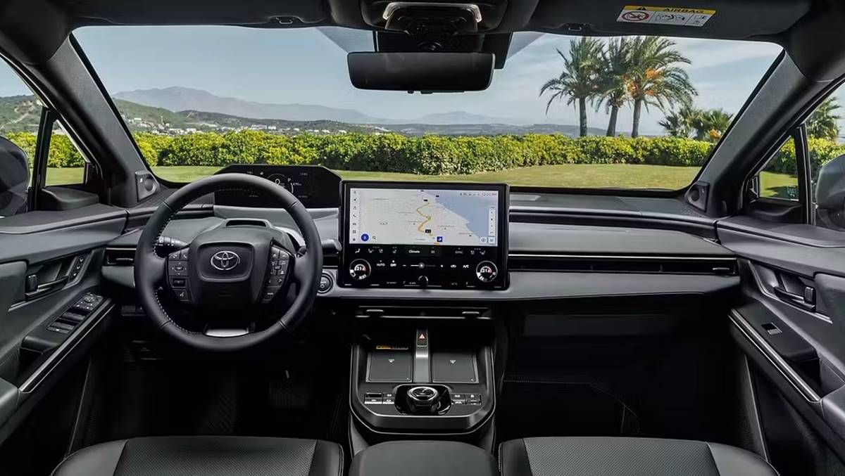 El Toyota bZ4X se refuerza: hasta 569 km de autonomía, mejor carga rápida y hasta 1.500 kg de remolque