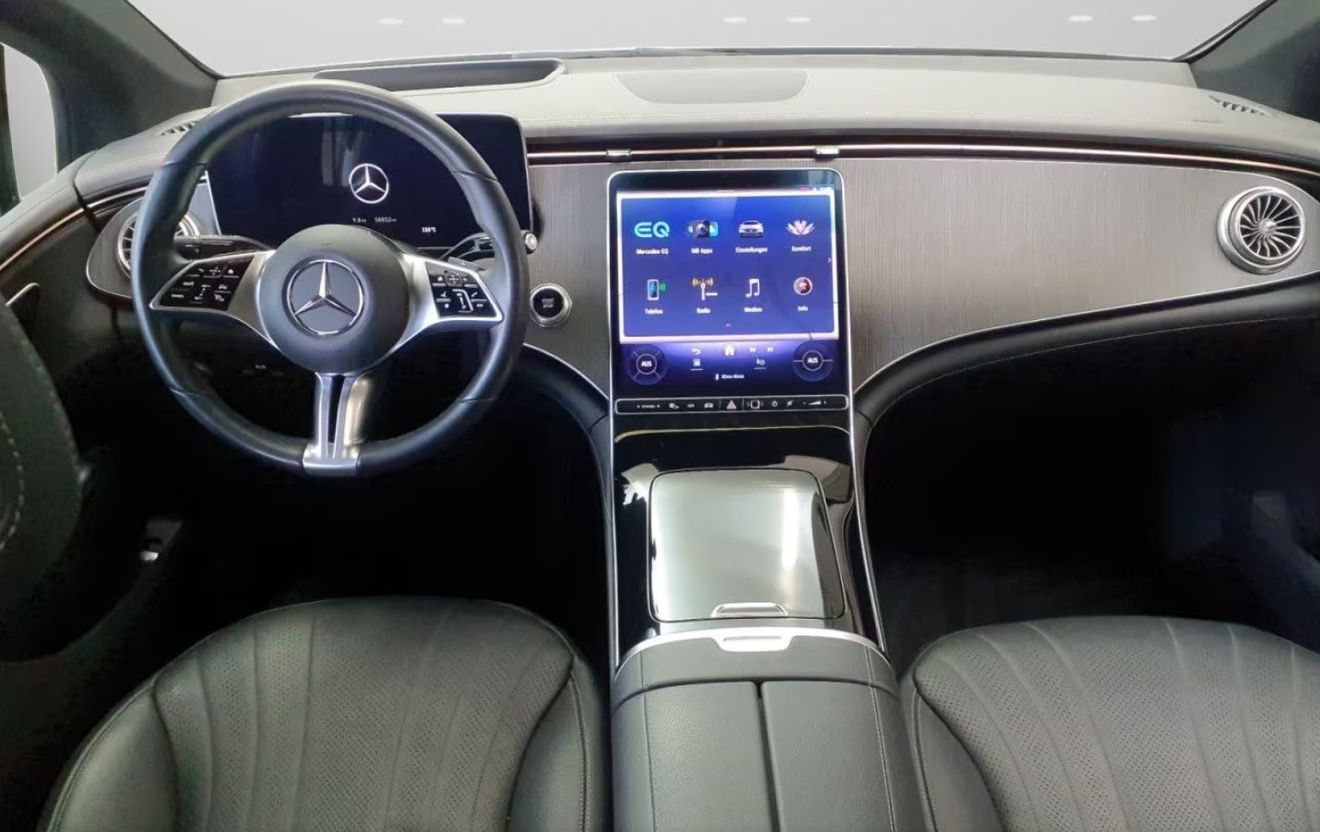 El Mercedes EQE es uno de los mayores chollos del mercado si buscas lujo y autonomía