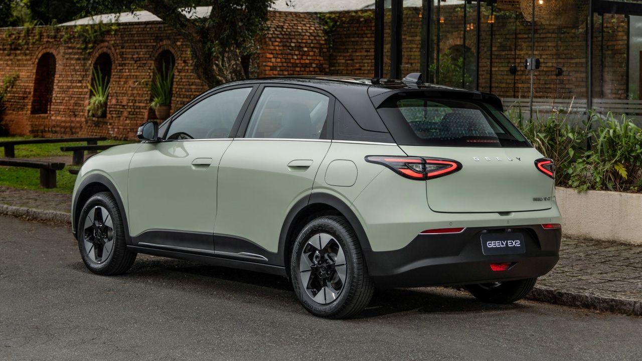 El coche más vendido de China llega este 2026 a España: el Geely E2 quiere destronar a los BYD Dolphin Surf y Renault 5