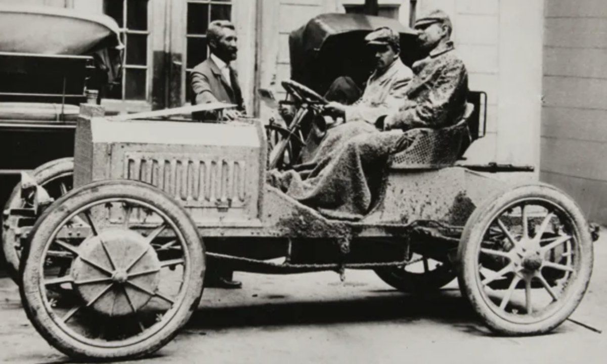 1895, cuando el coche eléctrico dominaba el mercado: la historia de cómo el motor de combustión le arrebató el trono durante más de un siglo