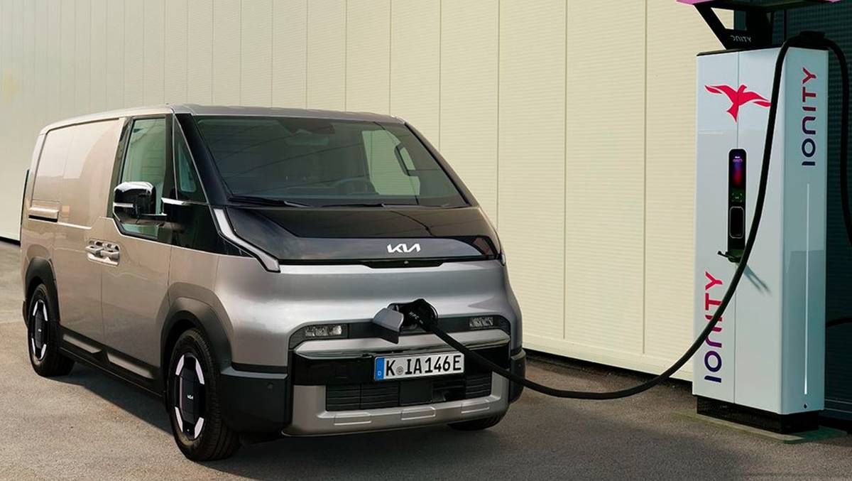 La KIA PV5 Crew Van llega para cambiar las reglas: trabajo entre semana y familia el fin de semana