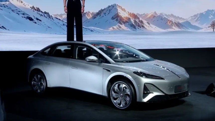 800V, 600 km de autonomía, carga ultrarrápida en 12 minutos y precio desde unos 23.900 euros: así son las nuevas propuestas de Hongqi