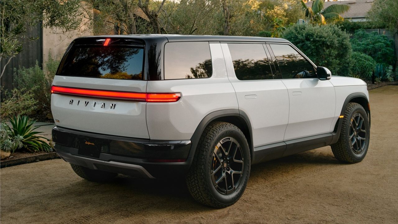 El Rivian R2 ya es una realidad y se abre el plazo de reservas, pero a cambio desaparece el R1S Dual Standard