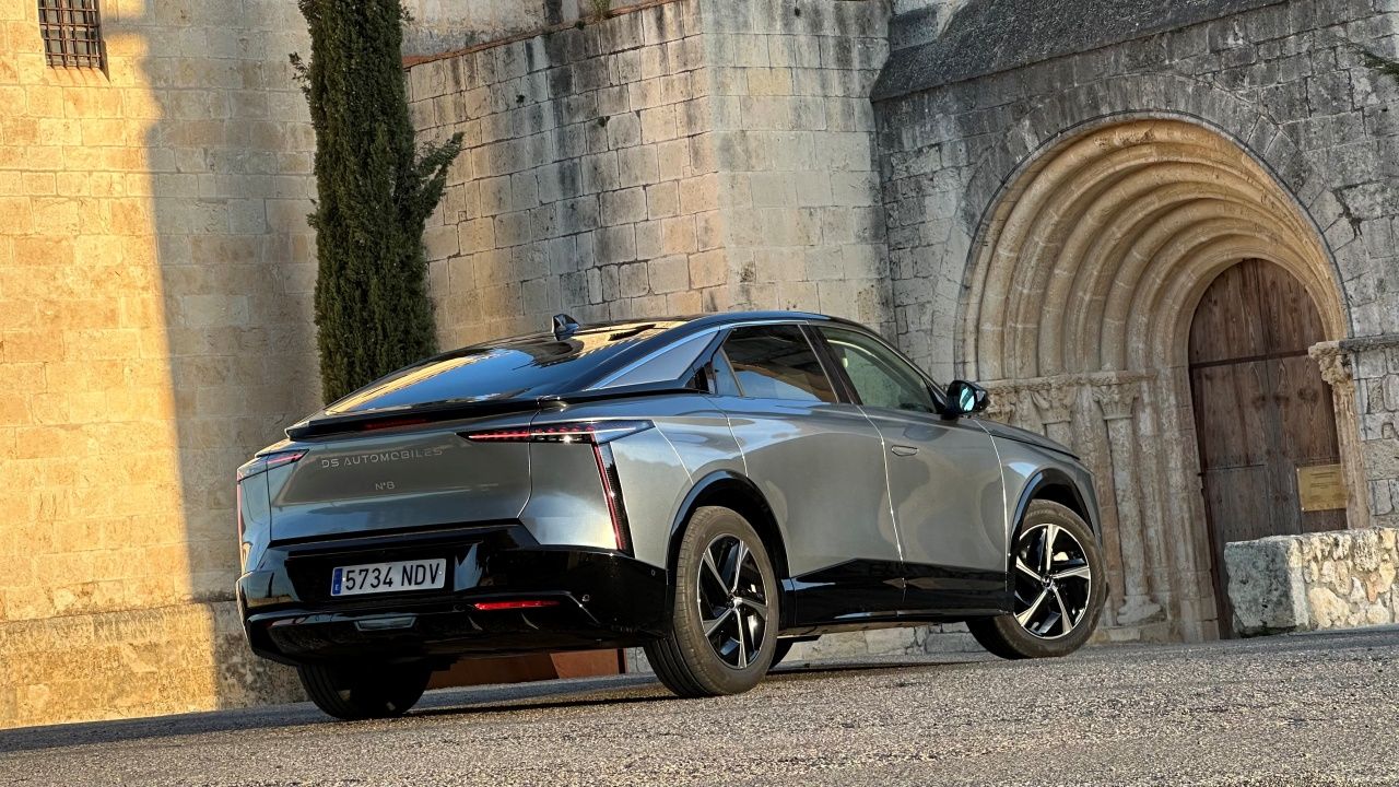 Prueba DS Nº8: nos vamos de Madrid a Barcelona con el eléctrico para los que no se deciden entre SUV o berlina
