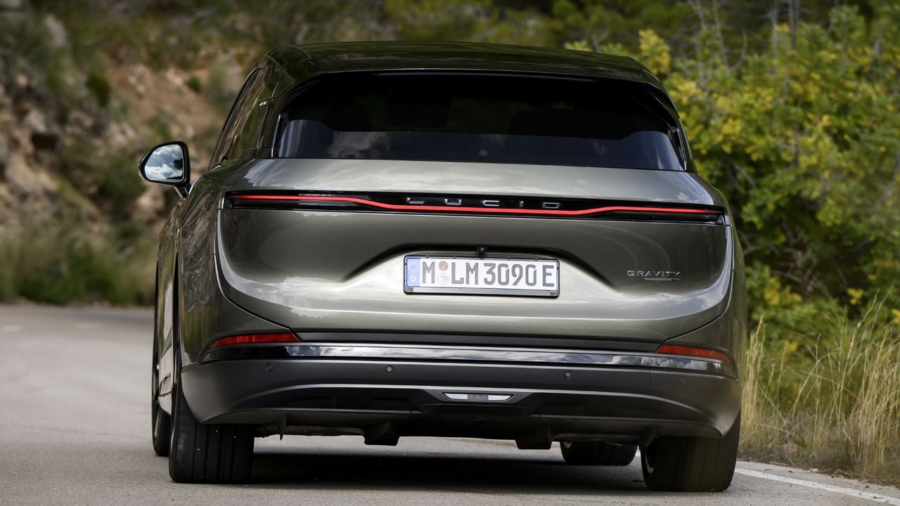 El Lucid Gravity llega a Europa: 748 km de autonomía y casi 840 CV para desafiar al Porsche Cayenne
