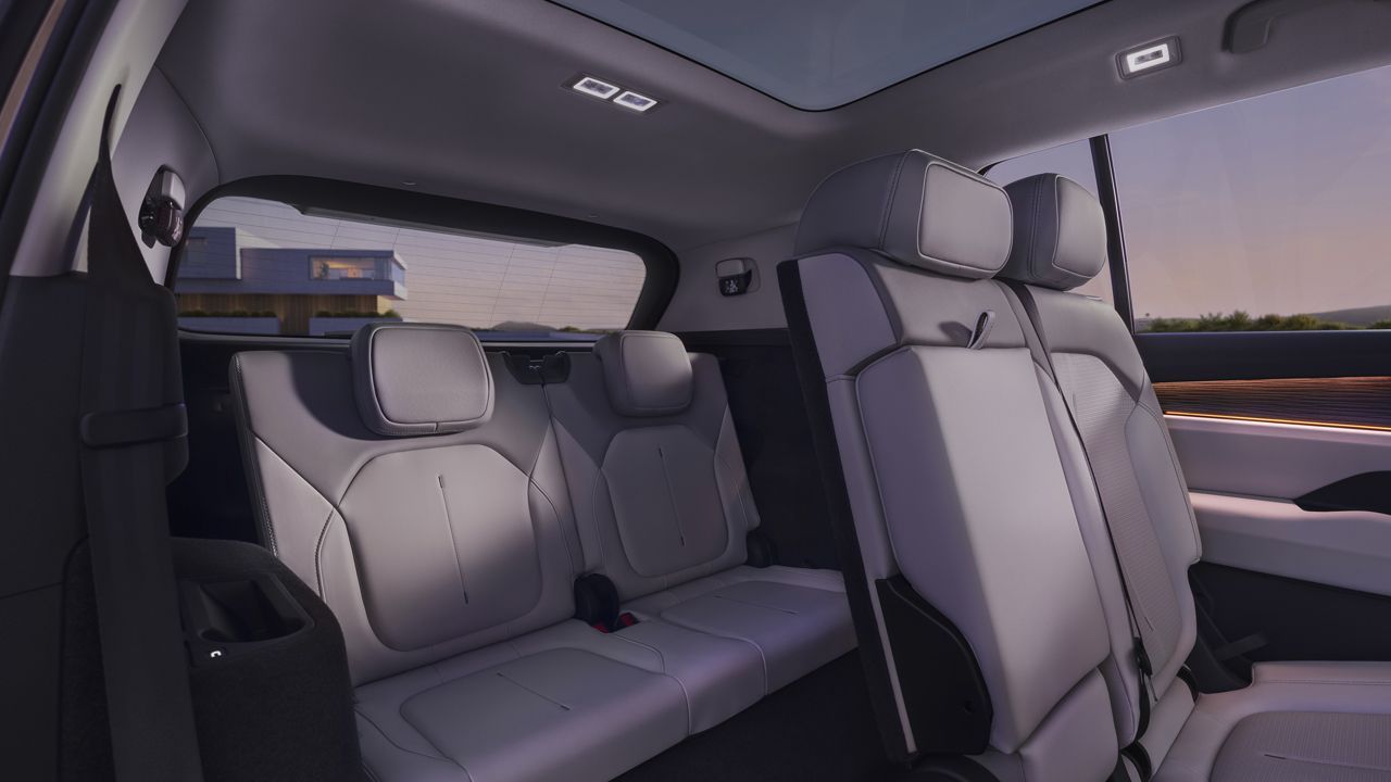 El nuevo Skoda Peaq llega con 646 km de autonomía y 7 plazas desde 50.635 euros
