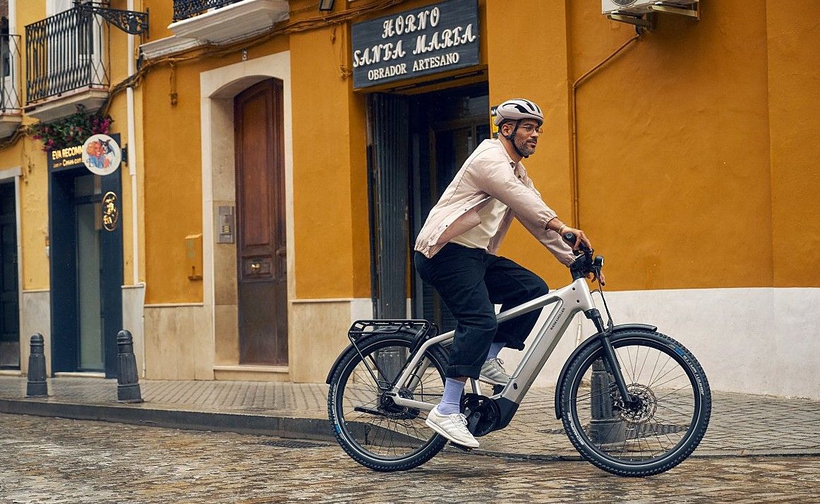 Las bicicletas eléctricas dan un salto tecnológico: ABS, cambio automático e intermitentes