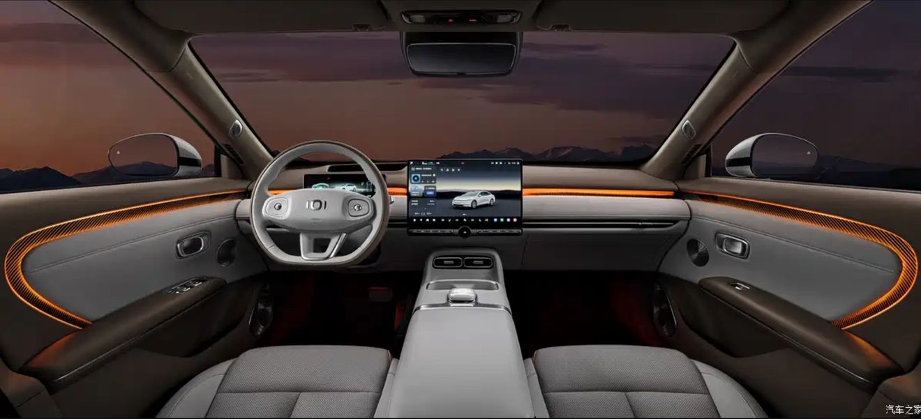 Por menos de 12.000 euros te llevas este coche eléctrico del tamaño del Mercedes Clase C, con 630 km de autonomía y conducción autónoma