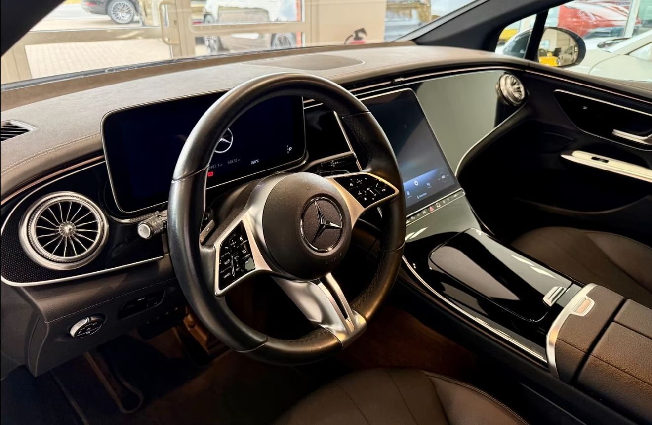 El Mercedes EQE es uno de los mayores chollos del mercado si buscas lujo y autonomía