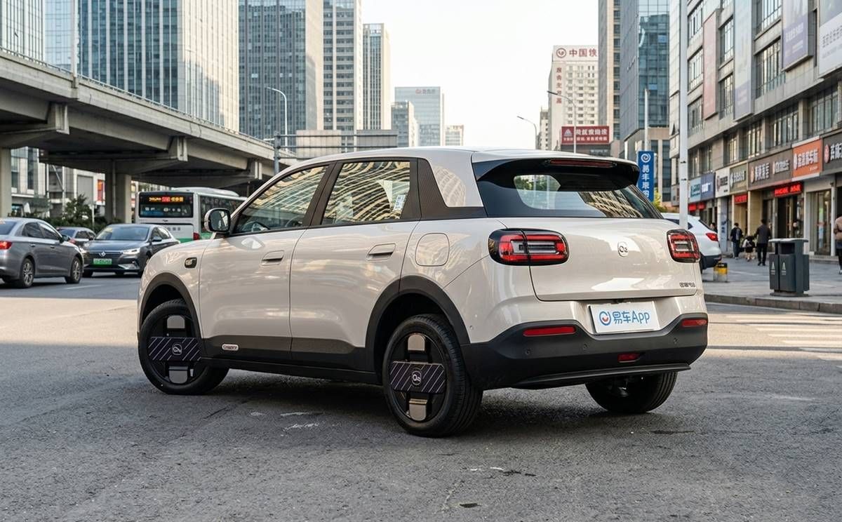 Este coche eléctrico chino cuesta apenas 9.000 euros y presume de IA y conducción autónoma